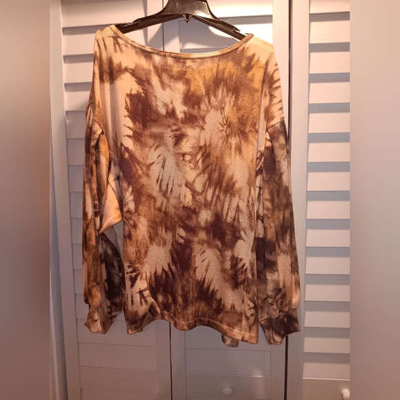 Zac & Rachel Woman's long sleeve printed Hacci top NWOT - Picture 2 of 5